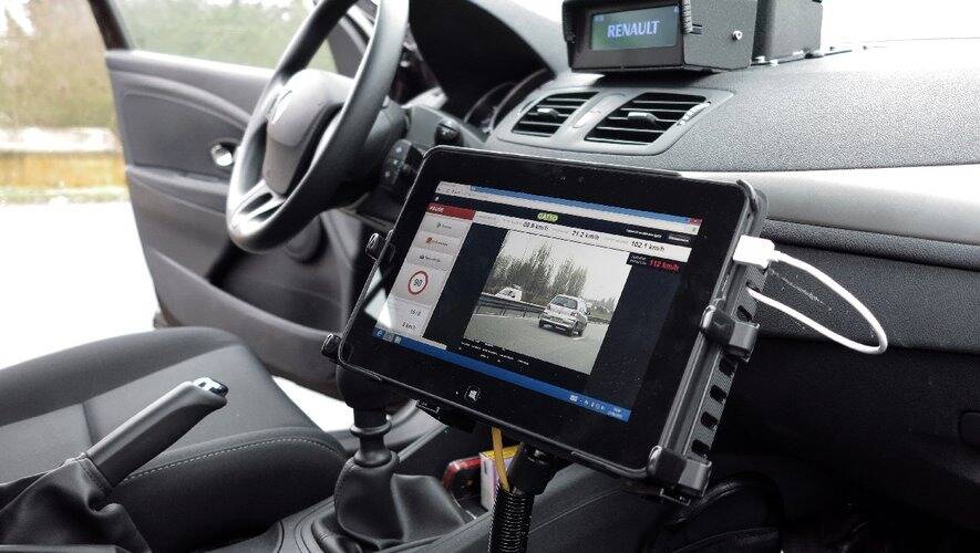 Caméras discrètes, modèles de voitures communs.. Est-il possible de reconnaître les voitures banalisées?