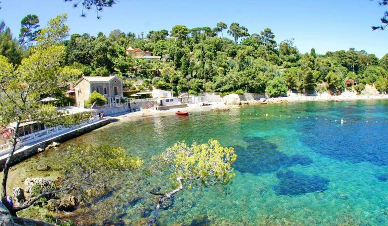 Le corps d'un policier retrouvé pieds et poings liés au pied d'une falaise à Toulon