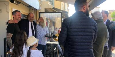 Éric Dupond-Moretti tracte à Antibes pour les dernières heures de la campagne présidentielle