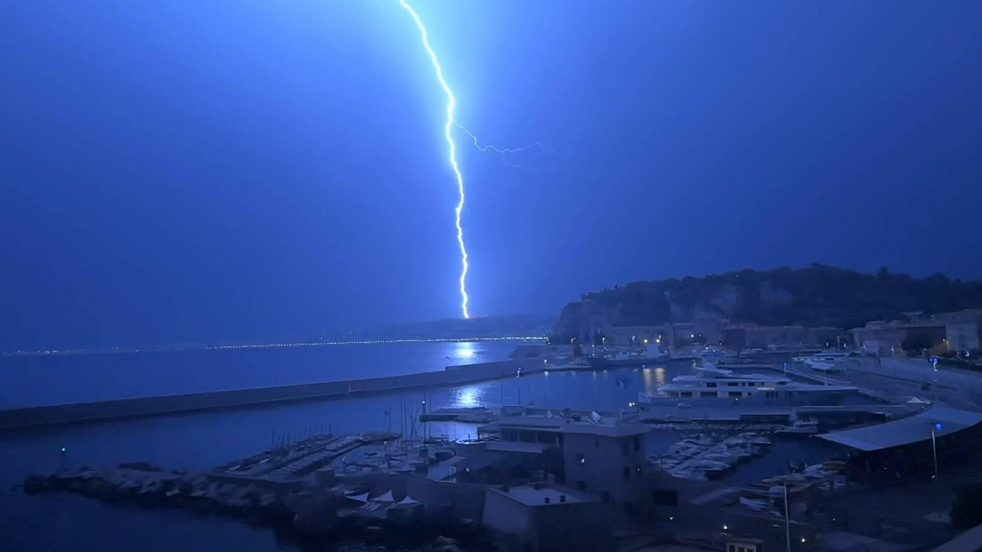 Vigilance jaune aux orages, baisse des températures, neige à basse altitude... Voici la météo qui vous attend jeudi dans les Alpes-Maritimes