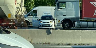Une voiture percutée par un camion ce mardi matin sur l'A8 en direction d'Aix-en-Provence
