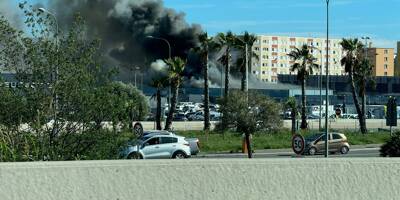 Les images de l'impressionnant incendie en cours à la fourrière de Nice