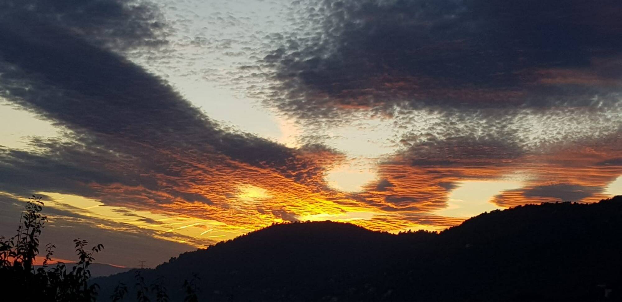 Vos incroyables photos du ciel azuréen ce lundi soir