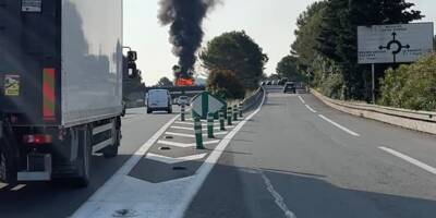 Un véhicule en feu sur la pénétrante Cannes-Grasse