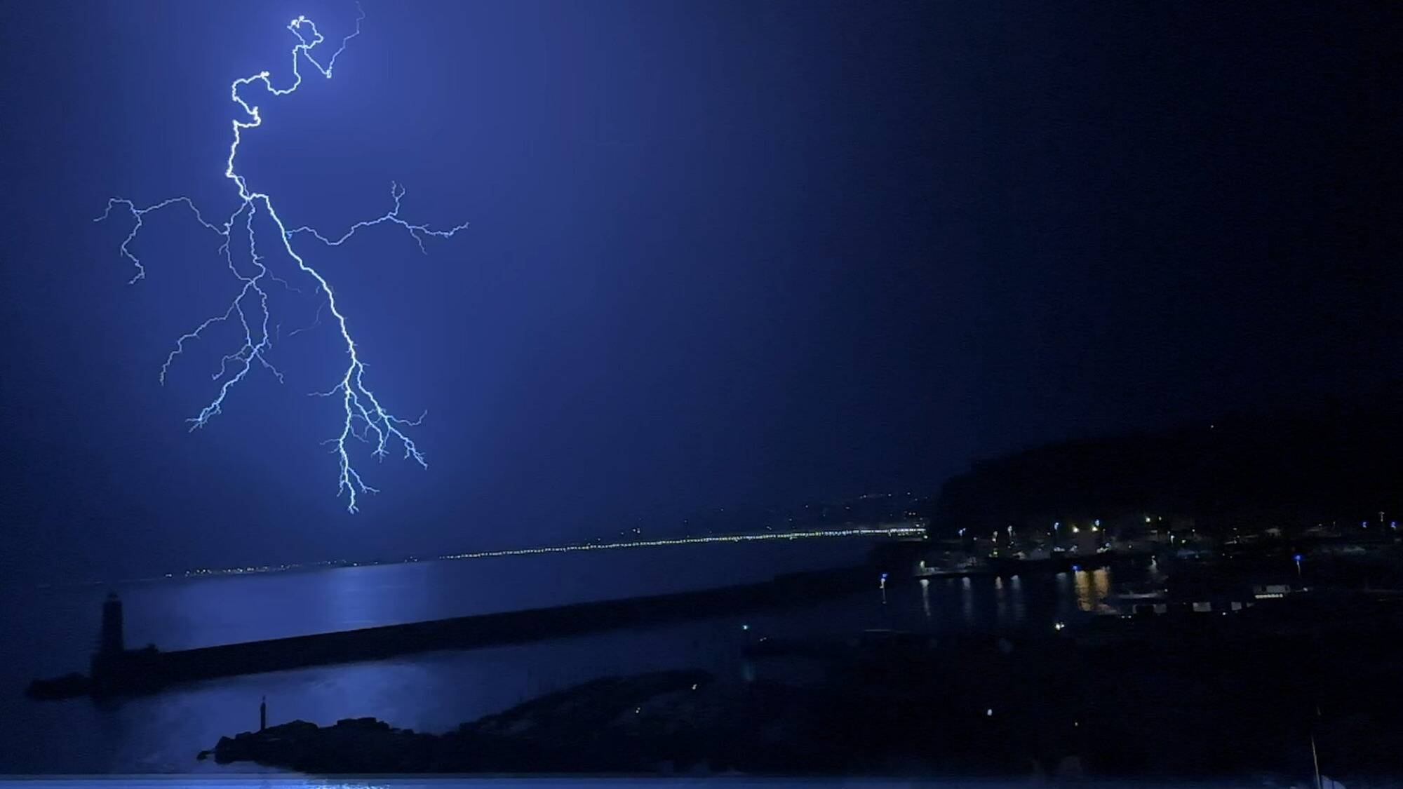 Episode méditerranéen: l'alerte jaune pluie-inondation maintenue jusqu'à ce samedi dans les Alpes-Maritimes et le Var