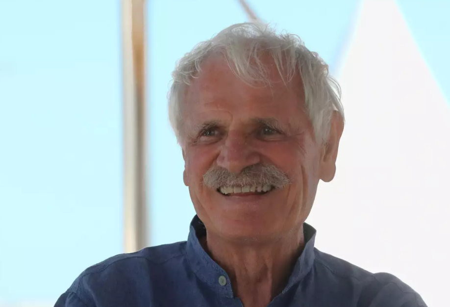 Yann Arthus-Bertrand a quitté son épouse atteinte de la maladie de Parkinson, polémique sur les réseaux