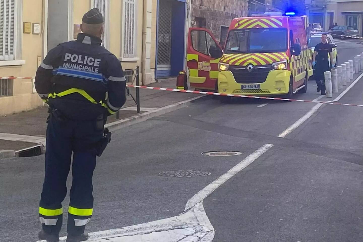 Ce lundi soir, vers 19 h, les pompiers du Sdis 83 sont intervenus pour porter assistance au pilote d’une trottinette gravement accidenté au niveau de l’avenue de Valescure, à Saint-Raphaël, dans l’Est Var.