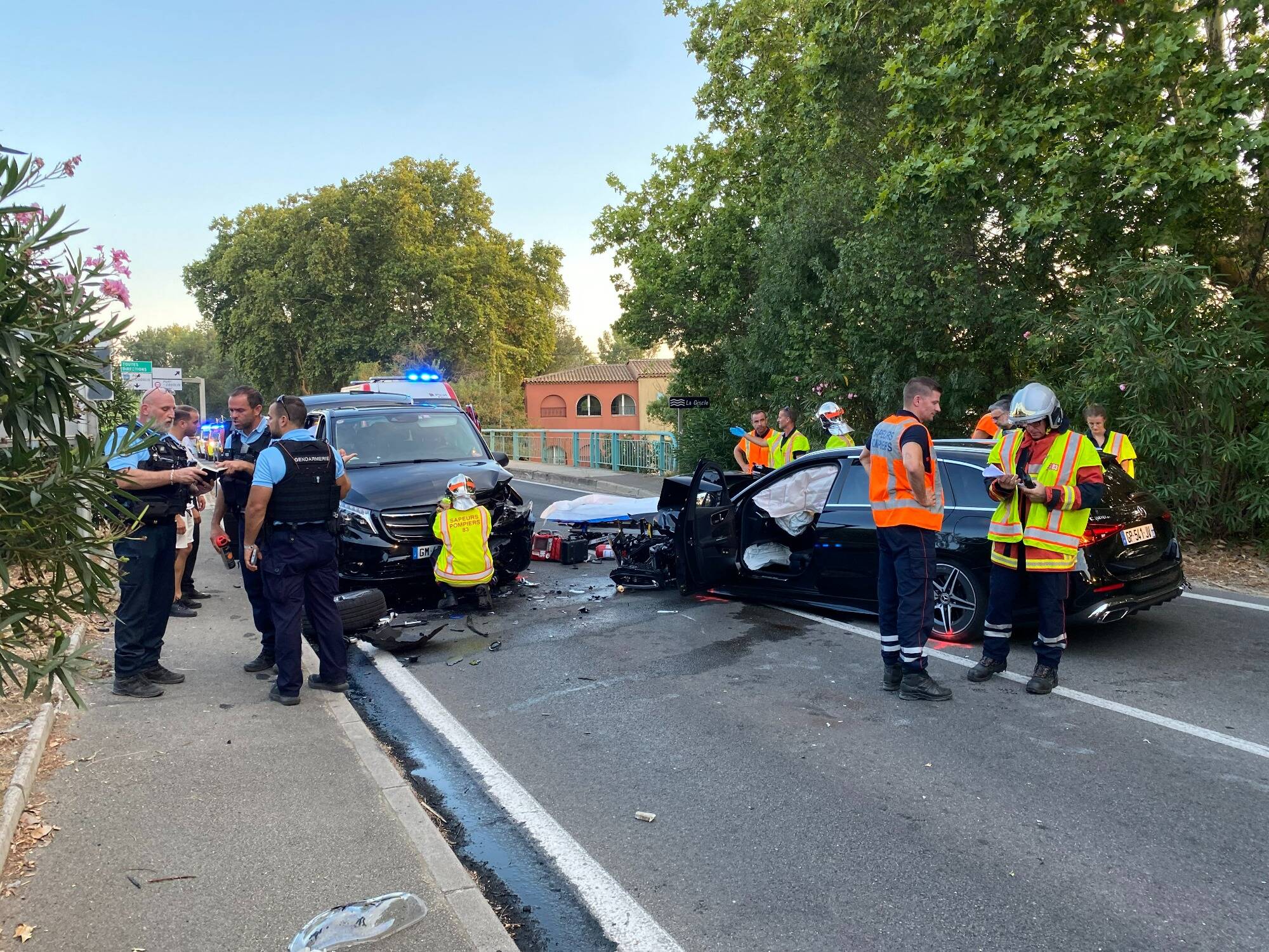 Deux blessés graves dans un carambolage à Grimaud, une partie du littoral coupée à la circulation