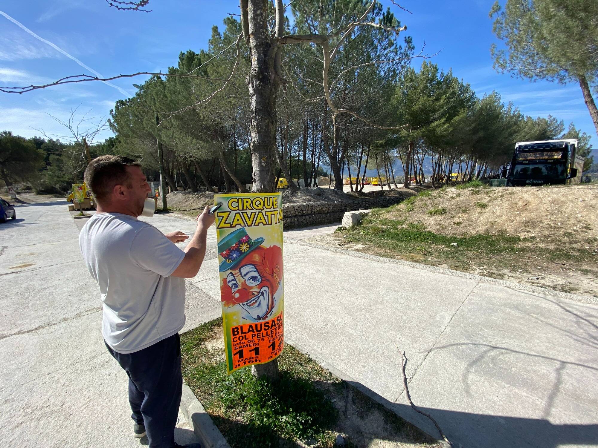 "Ça faisait longtemps qu'on avait pas eu un accueil comme ça": le cirque Zavatta s'installe dans une commune de l'arrière-pays niçois