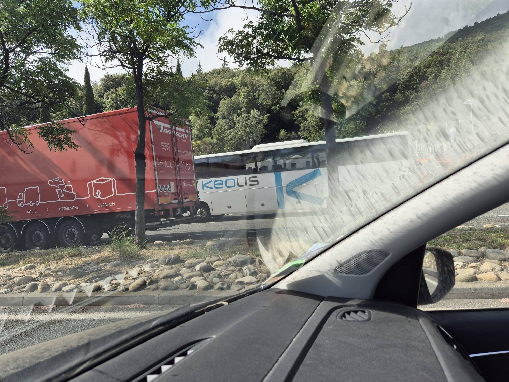 Un bus scolaire en surchauffe moteur après le péage de Monaco, plus de 40 enfants mis à l'abri