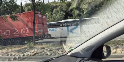 Un bus scolaire en surchauffe moteur après le péage de Monaco, des dizaines d'enfants mis à l'abri