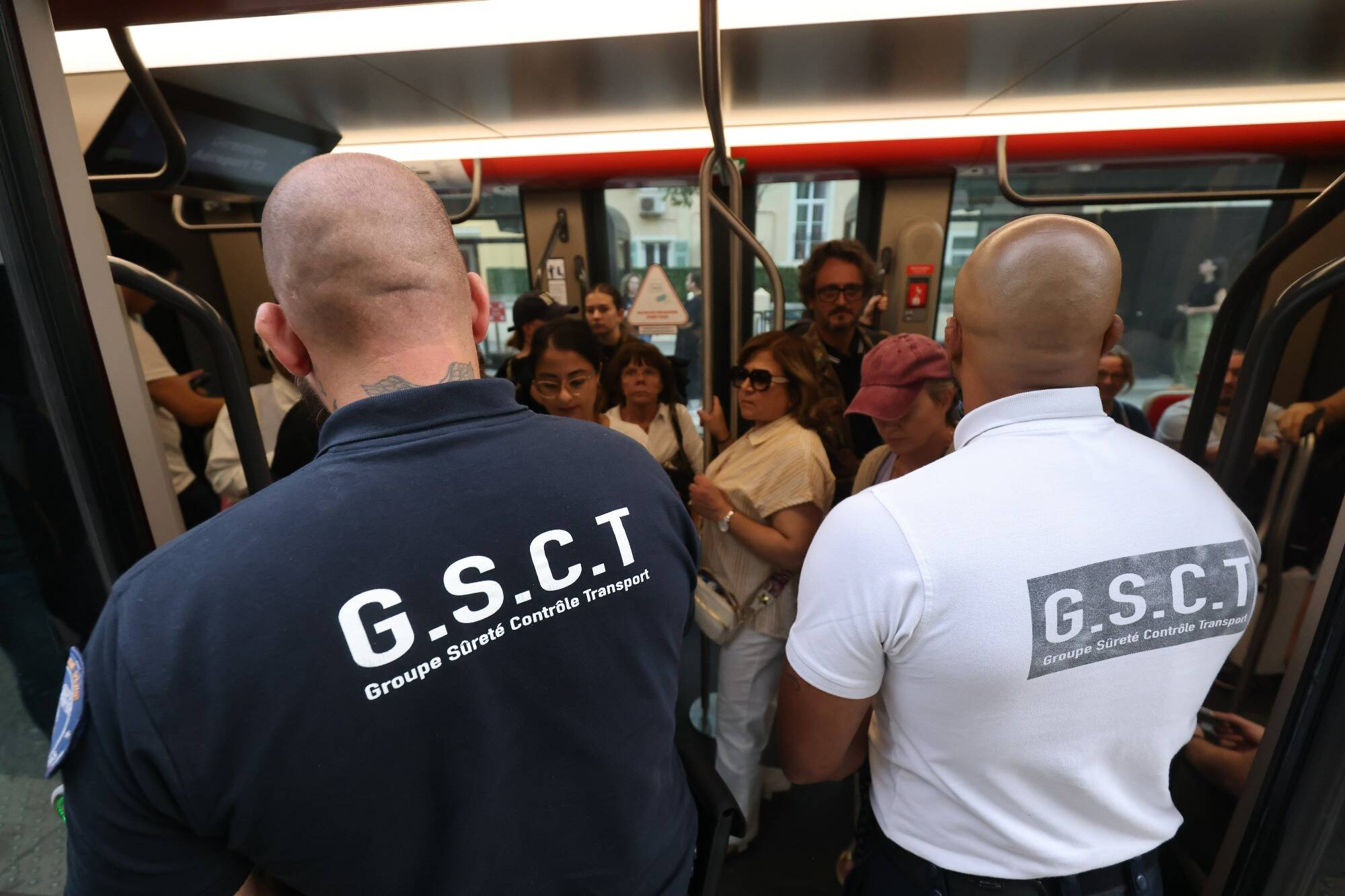 Face à la fraude, Lignes d'azur lance une nouvelle "brigade de nuit" dans le tramway et les bus