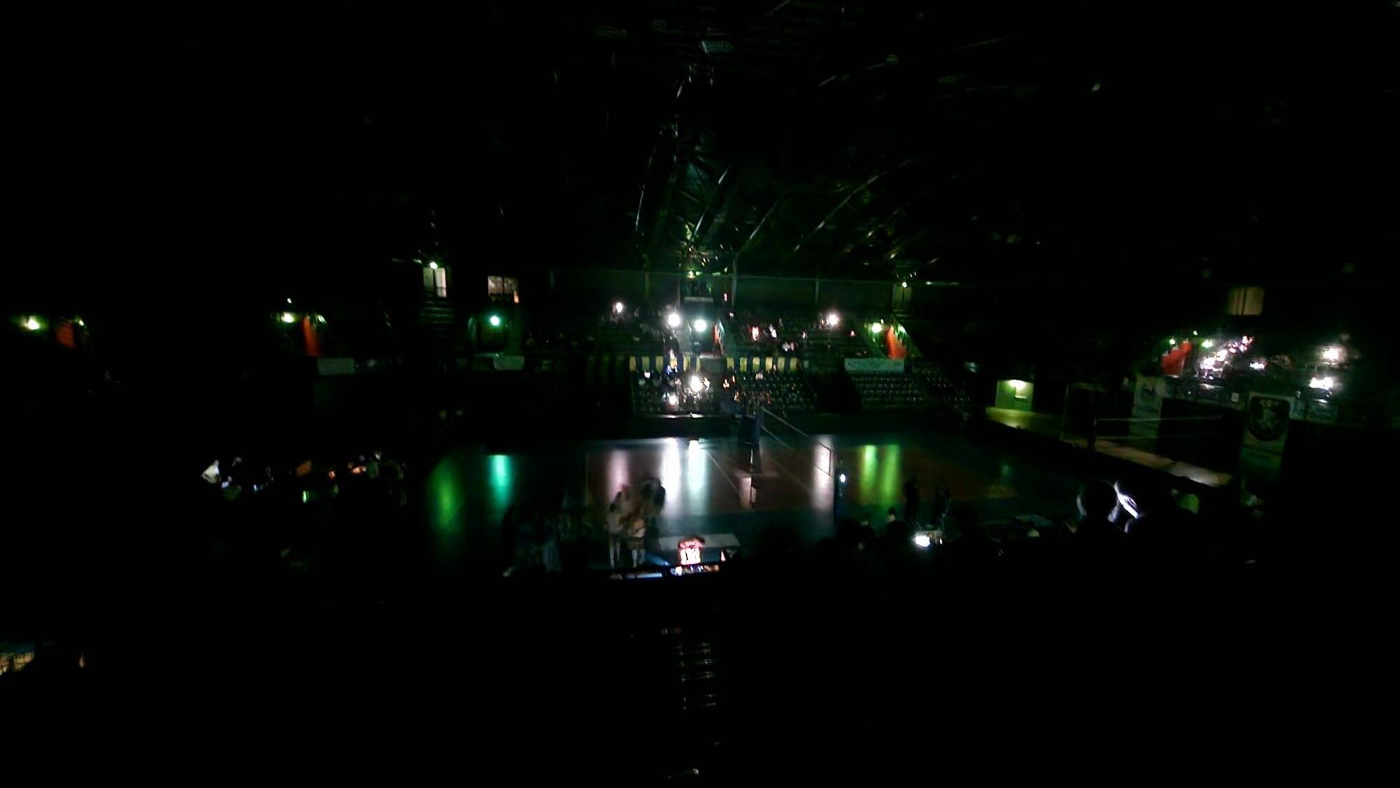 Panne d'électricité: les volleyeuses du Racing club de Cannes soudain plongées dans le noir en plein match