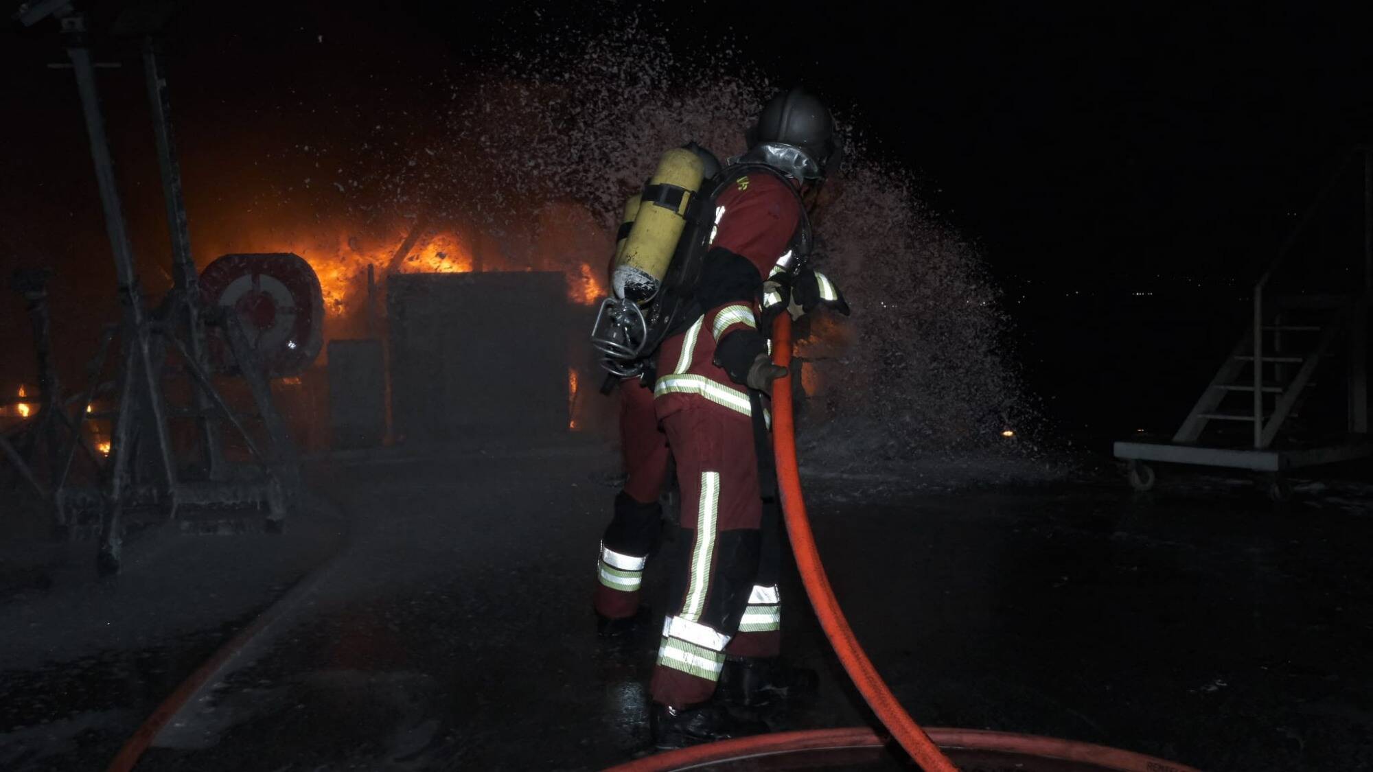 Un yacht de 30 mètres dévoré par les flammes près de Toulon, une personne disparue