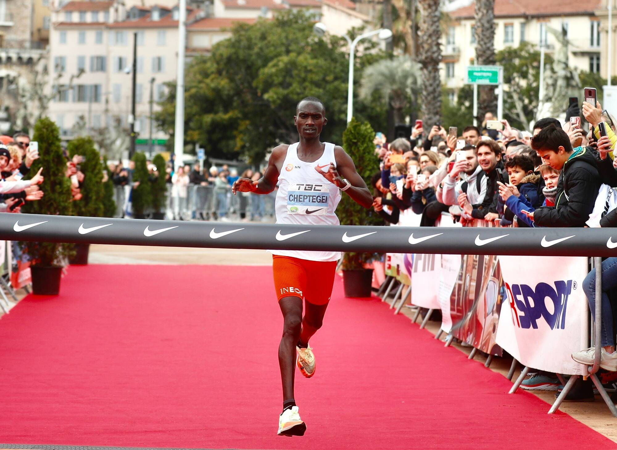 Semi-marathon de Cannes: meilleure performance mondiale de l'année sur 10 km pour Cheptegei