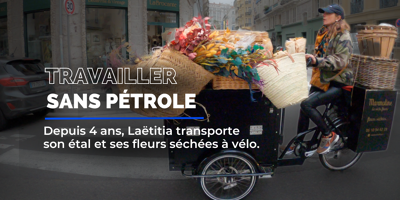 Depuis 4 ans, Laëtitia transporte son étal et ses fleurs séchées grâce à son vélo cargo à Nice.