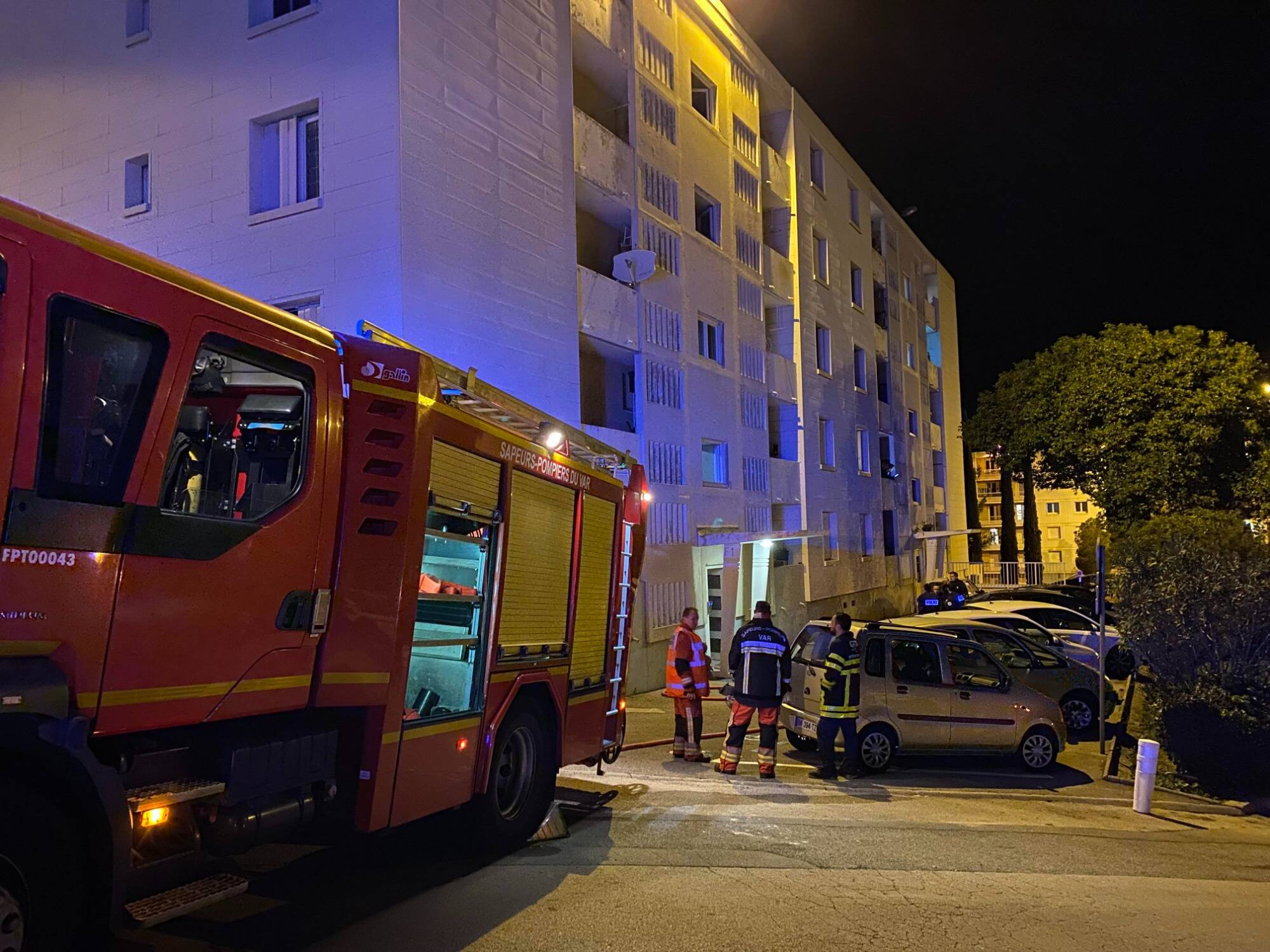 Feu dans un immeuble à Saint-Raphaël: une femme et ses deux enfants évacués