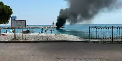 Un bateau en feu au port de Saint-Laurent-du-Var, la fumée visible de loin