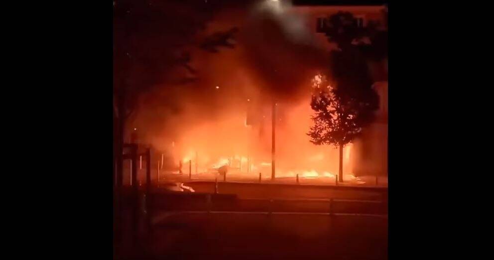 Incendie mortel dans le Pas-de-Calais: "c'était impossible de rentrer", un voisin qui a aidé deux enfants à sortir des flammes témoigne