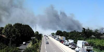 Trois départs de feu dans les Bouches-du-Rhône, les pompiers se battent contre le mistral