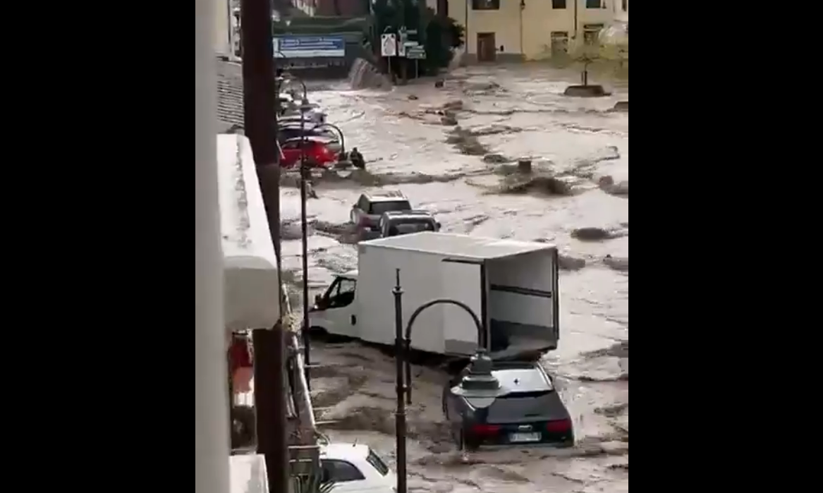 Fortes pluies en Italie, deux régions placées en alerte rouge: voici les images de la montée des eaux