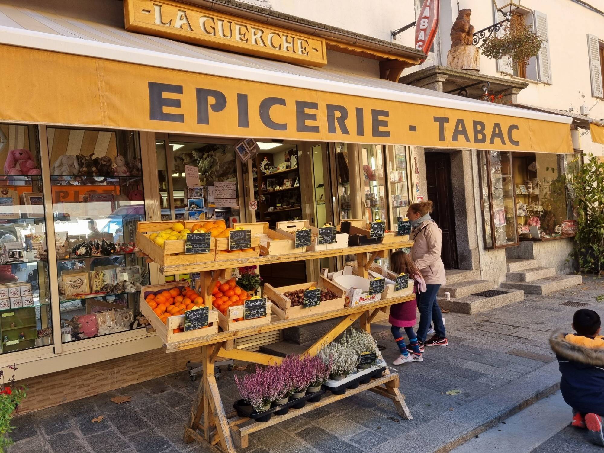 On sait pourquoi l'unique épicerie du village ferme ses portes à Isola -  Nice-Matin