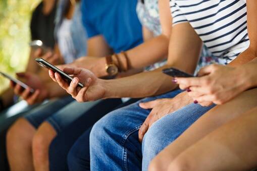 "Je ne mange plus, je ne dors plus": le calvaire d'une jeune femme, faussement identifiée comme l'infirmière mise en cause dans l'affaire de violences sexuelles sur des nourrissons à Montreuil