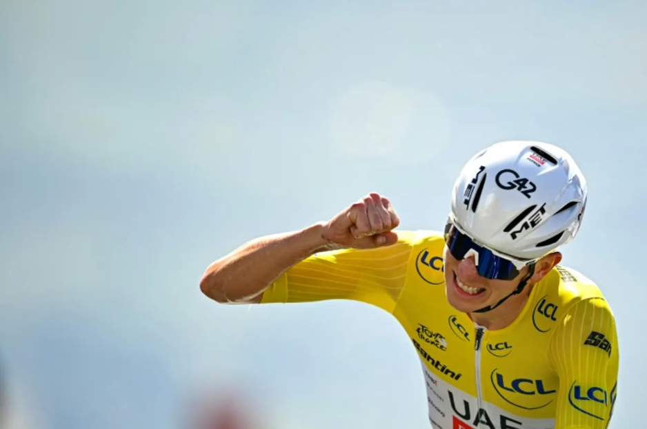 Tadej Pogacar remporte son quatrième Tour de France, Van Aert la dernière étape