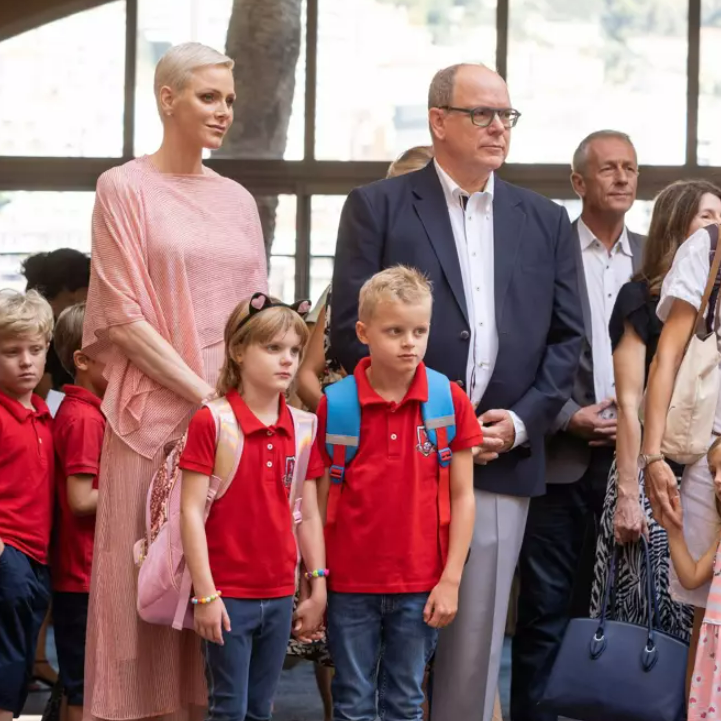 Jacques et Gabriella, les enfants du prince Albert et de la princesse Charlène, ont fait leur rentrée en CE1 à Monaco