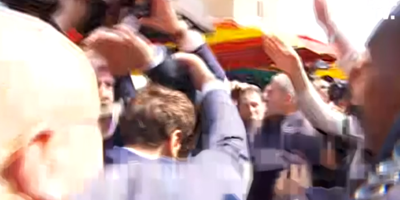 Emmanuel Macron visé par un jet de tomates lors d'un déplacement dans le Val d'Oise