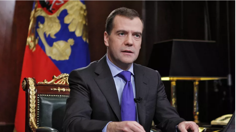 "Attention aux mots": l'avertissement de l'ancien président et premier ministre russe à la France après les propos de Bruno Le Maire