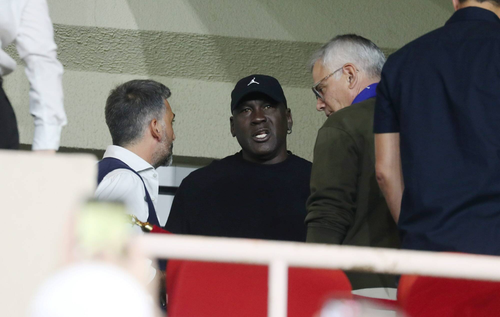 Michael Jordan dans les tribunes du Louis II pour assister a Monaco Barcelone en Ligue des champions Nice Matin