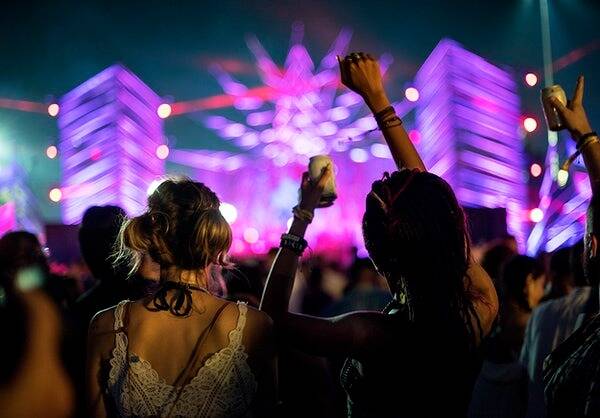 Est-ce que je pourrai assister au spectacle de Inès Reg le 21 juillet à Fréjus en présentant seulement un test PCR négatif de moins de 48h?