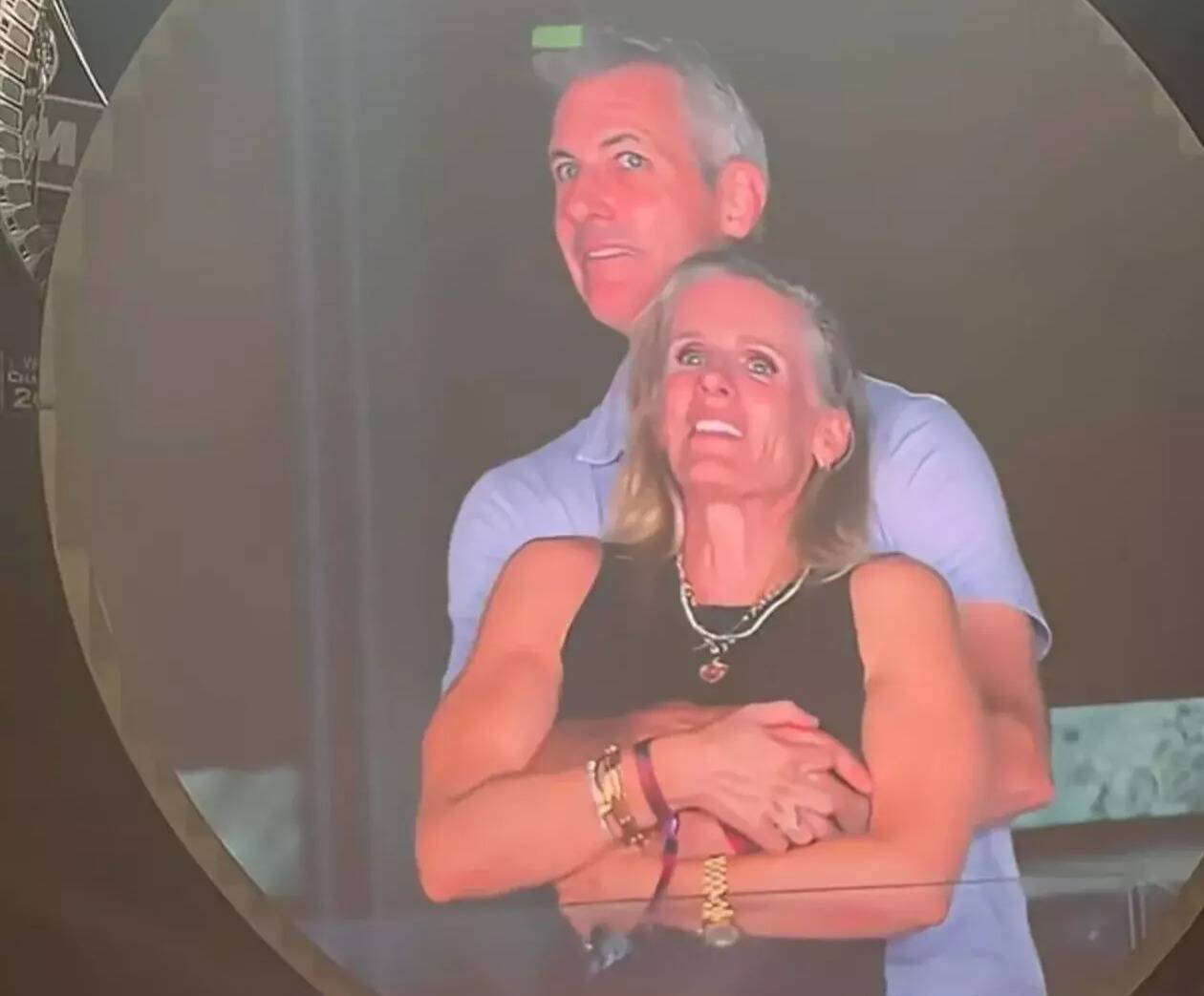 "C'est bien fait": la spectatrice qui a filmé le PDG d'Astronomer et sa maîtresse au concert de Coldplay sort du silence