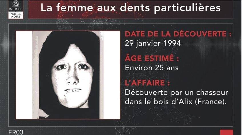 Reconnaissez-vous "la femme à la dentition particulière" et au pull-over rouge? Interpol lance un appel à témoins pour identifier un corps découvert en 1994