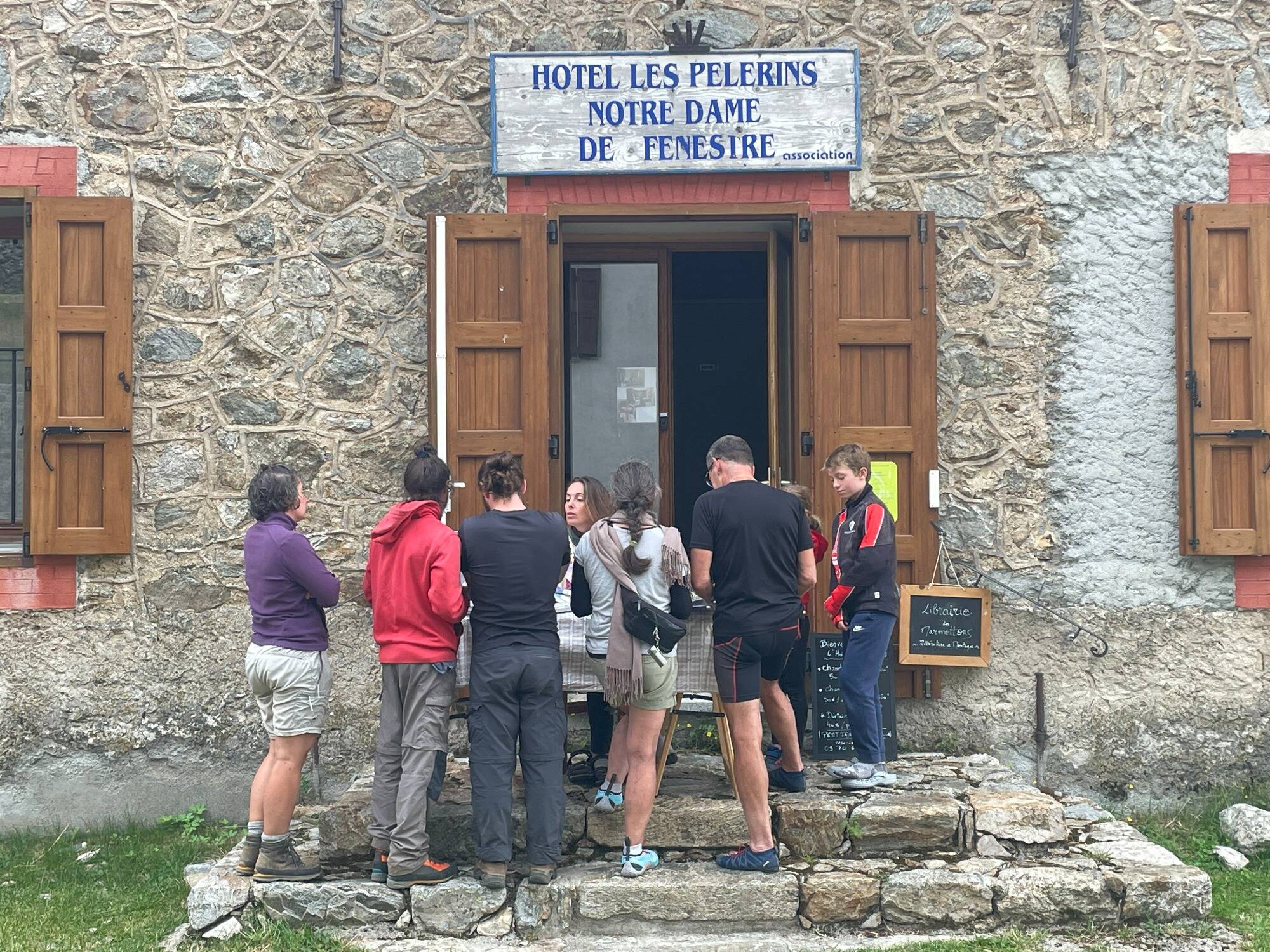 Venez prendre de la hauteur et découvrir cette librairie à 1.900 mètres d'altitude au coeur du Mercantour