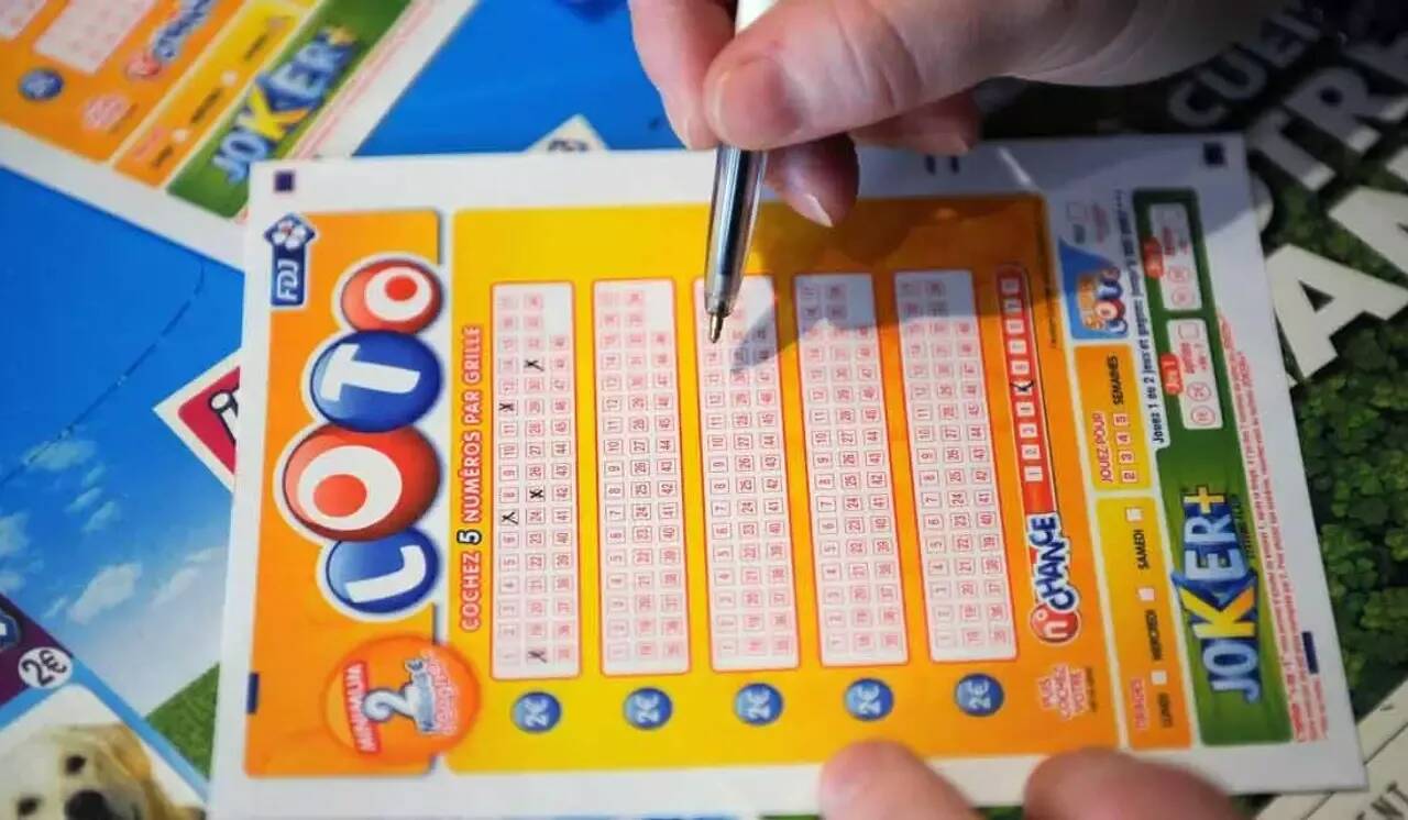 Une famille change sa combinaison au Loto après des années à jouer la même... et remporte plus de 13 millions d'euros