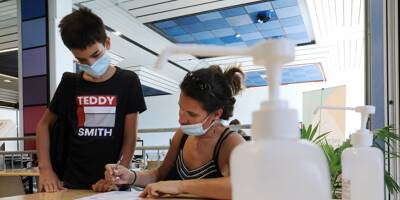 Quand les adultes réfractaires au vaccin anti-covid croisent les ados volontaires à Nice