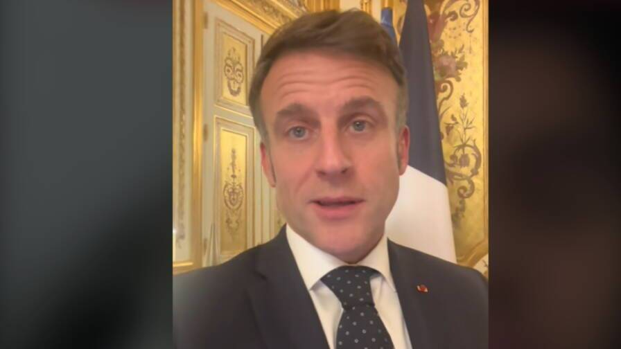 Amende pour avoir utilisé Apple Pay: sur Tiktok, Emmanuel Macron se dit favorable au paiement du péage par téléphone