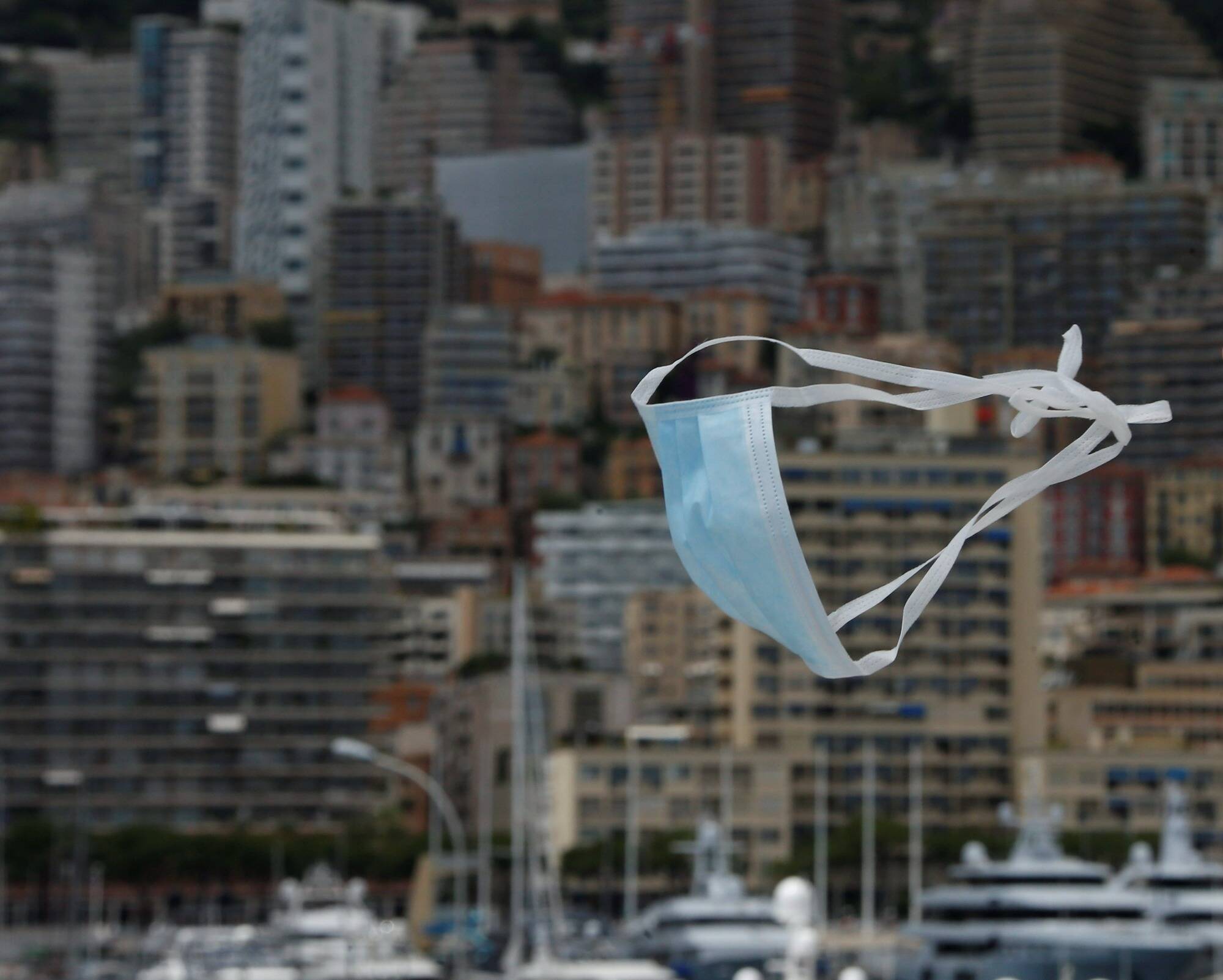 Déjà sanctionné pour non-port du masque, il refuse de le porter au tribunal... la police de Monaco intervient