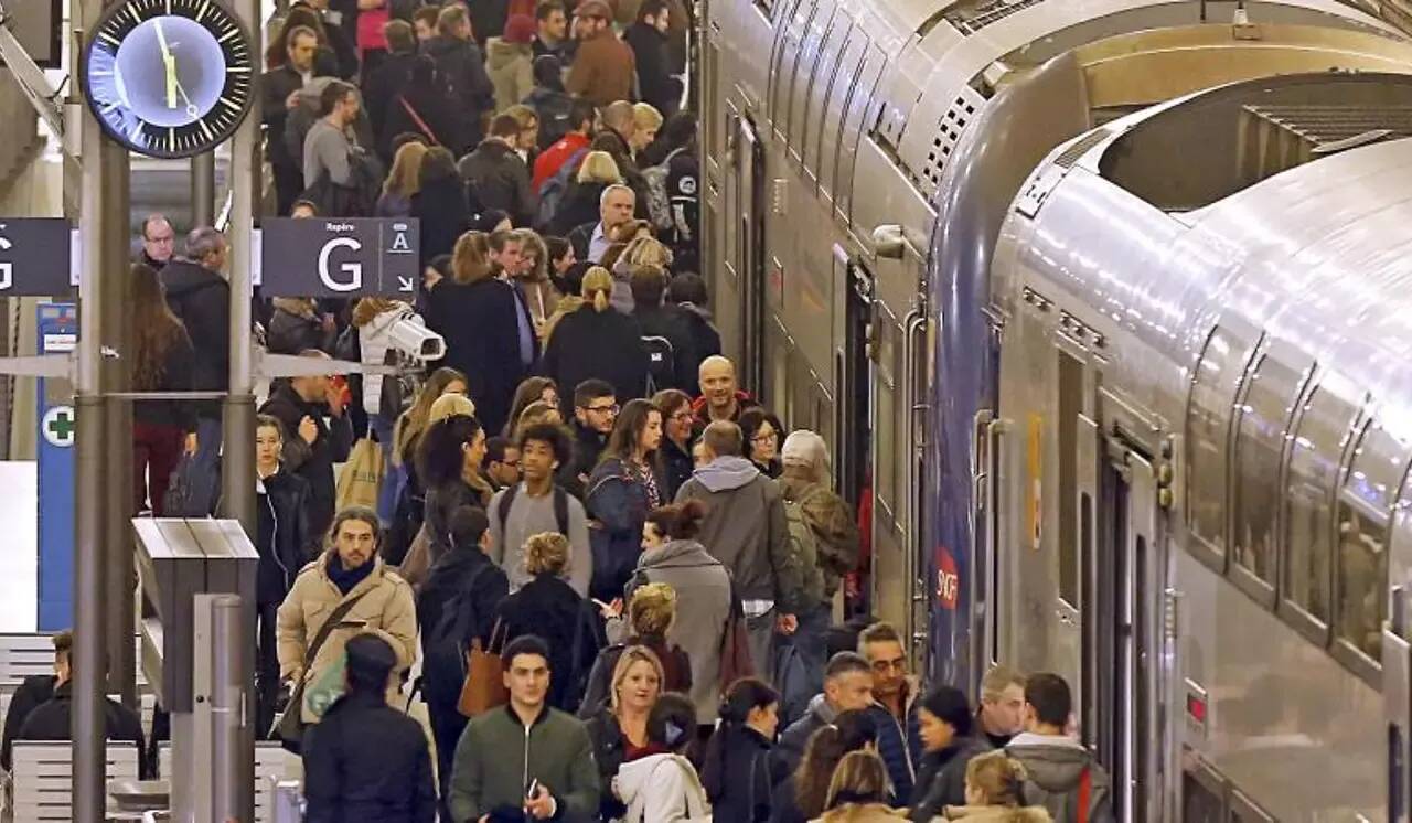 "Pour l'instant", le ministre des Transports estime qu'il n'y a "pas besoin de réformer le droit de grève"