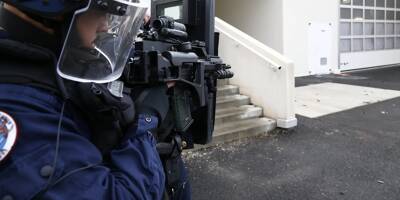 Un gendarme du GIGN tué par balle en Guyane, Emmanuel Macron exprime 