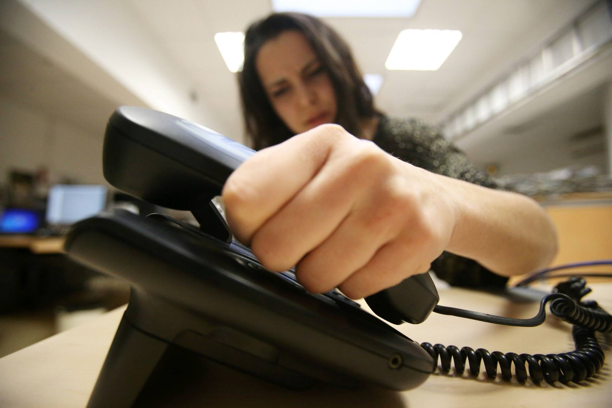 Le démarchage téléphonique, c'est (presque) fini: voici ce qui va changer concrètement après l'adoption de la loi au Parlement