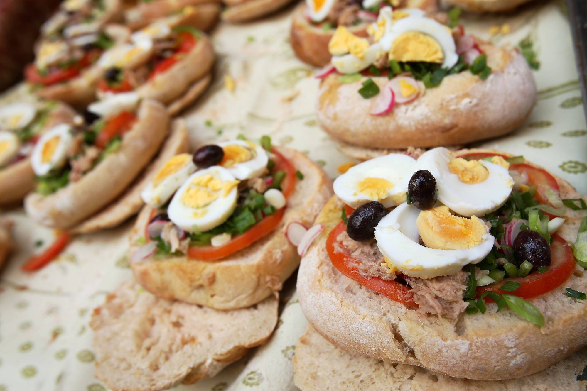 La salade niçoise citée parmi les plats qui représentent le mieux la France à travers le monde