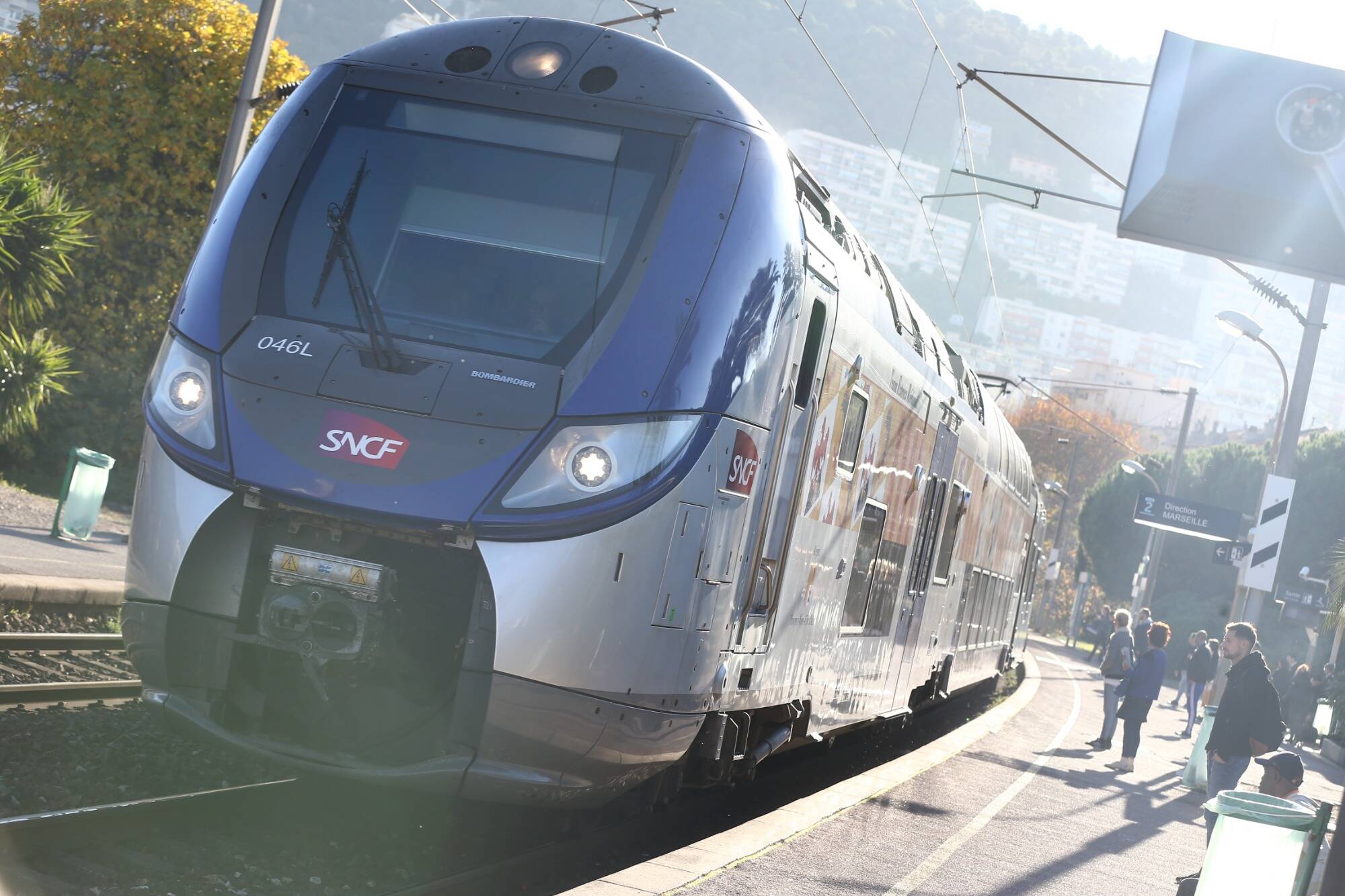 Il pousse son frère dans un train à Mouans-Sartoux, gros retard sur le trafic SNCF en gare de Cannes