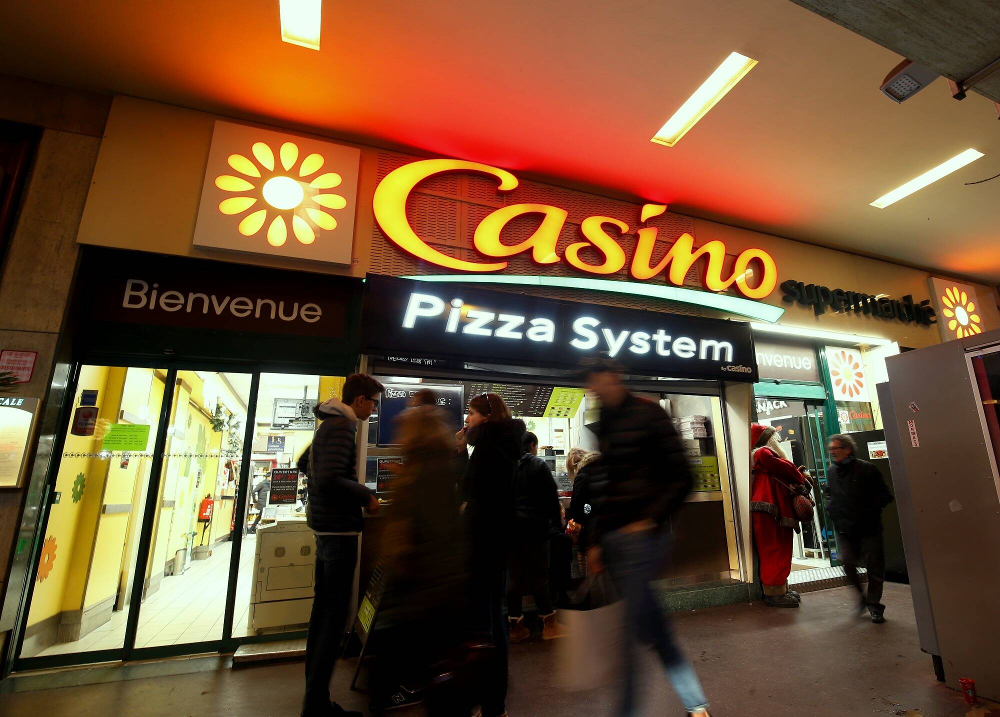 Casino confirme être courtisé par le trio Niel-Pigasse-Zouari