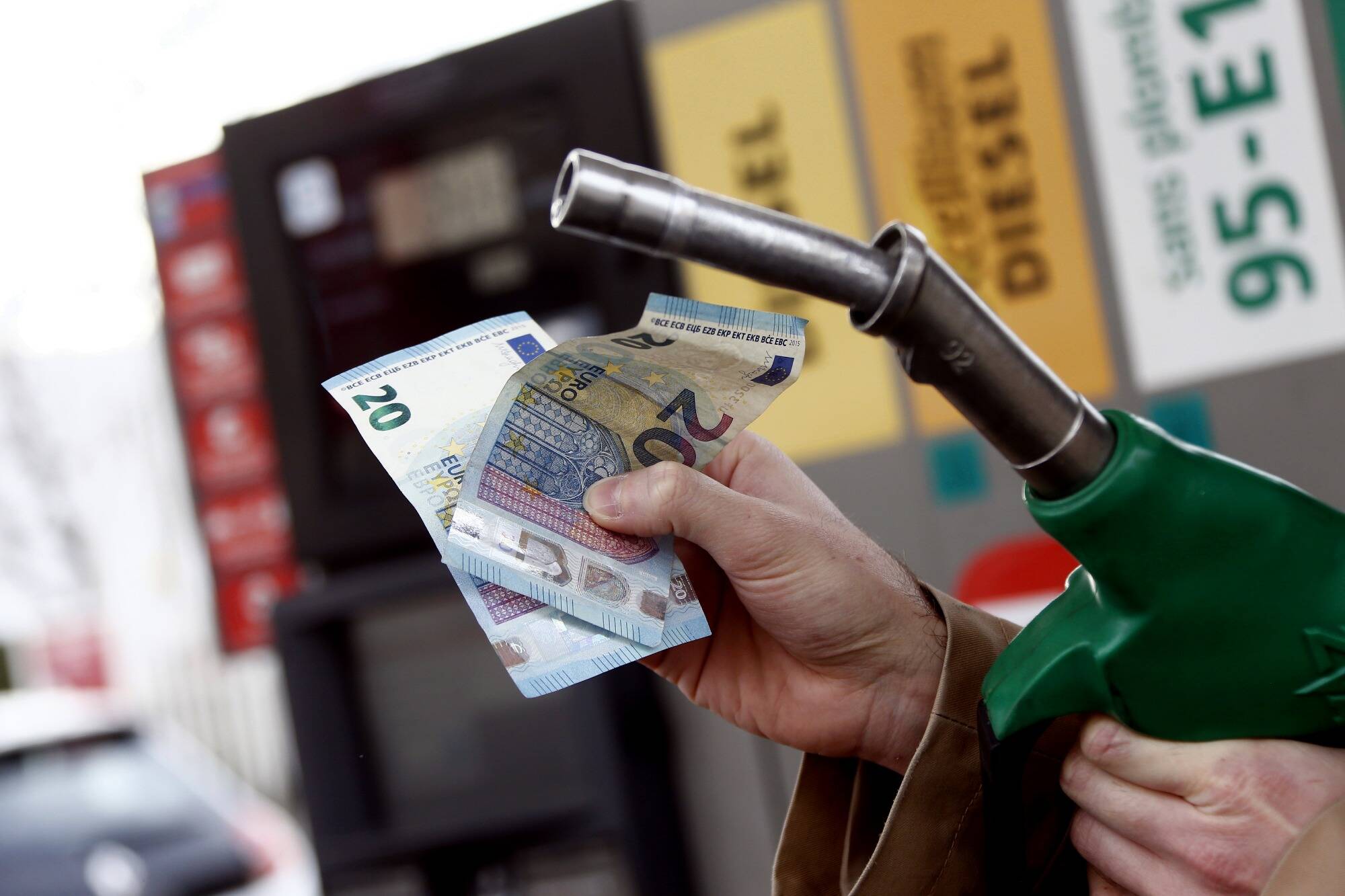 Prix Des Carburants En Baisse: Voici Le Top 10 Des Stations-service Les ...