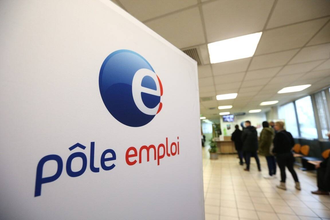 Il Tue Par Balles Une Employée De Pôle Emploi Avant De Prendre La Fuite ...