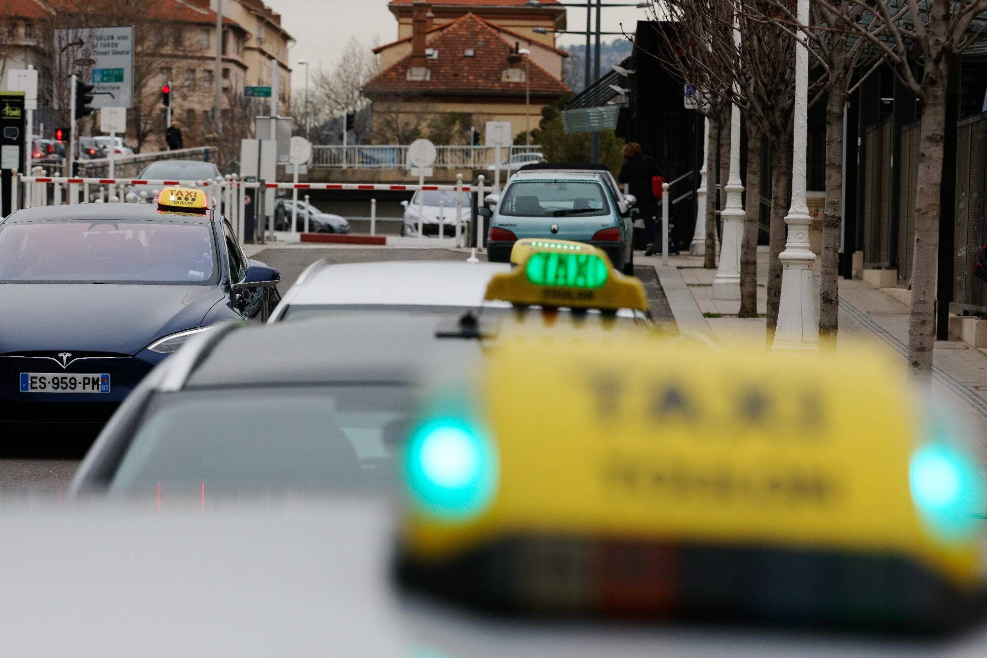 Taxi Tesla: Pas de preuve d'un problème technique "à ce stade", affirme Jean-Baptiste Djebbari, après l'accident mortel à Paris