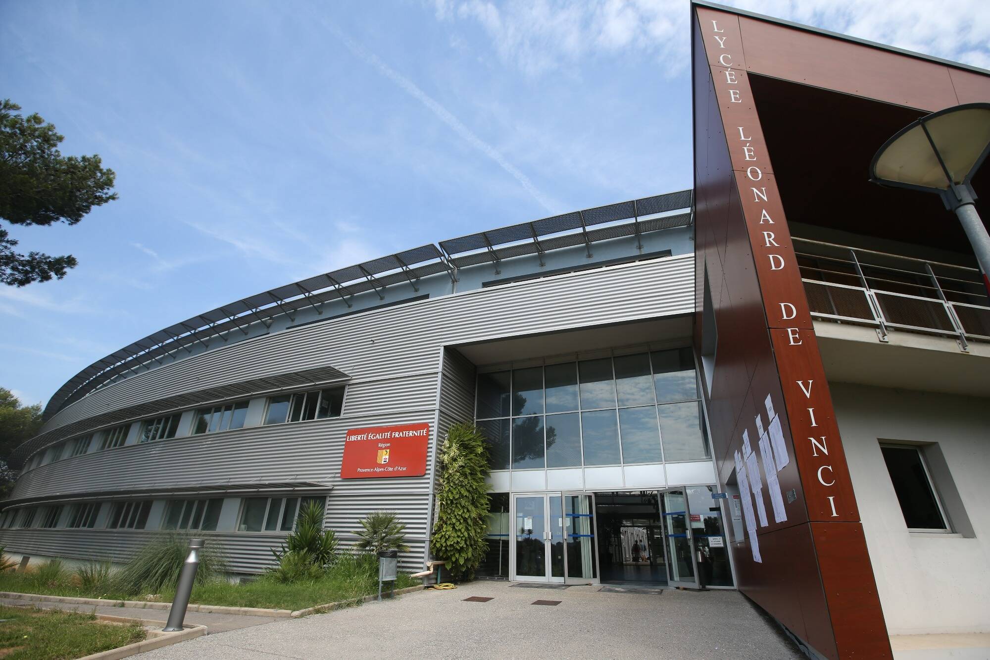 Menaces d'attentats dans les alpes-maritimes: à antibes, seul le lycée leonard de vinci ciblé par les menaces d'attentat